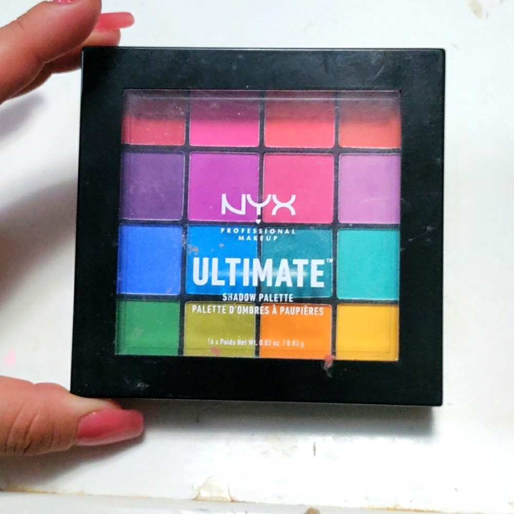 Nyx ultimate brights shadow palette